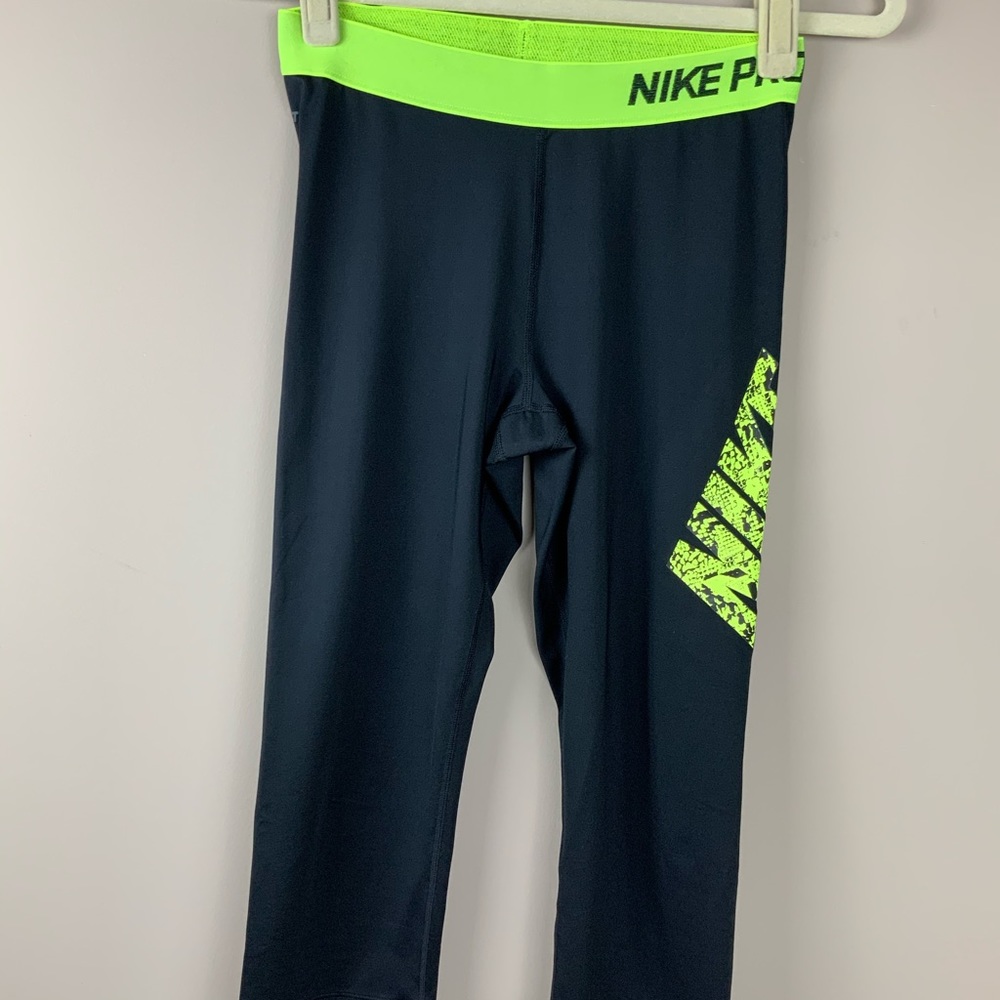 Nike Pro Neon Crop Leggings M